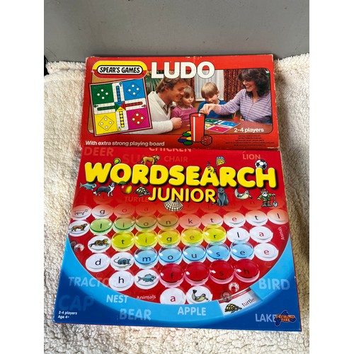 1430 - Wordsearch Ludo & Snakes and Ladders