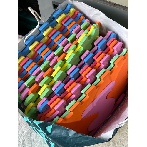 1431 - Bag of children's colourful play mats