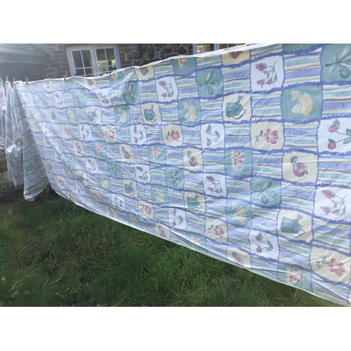 1479 - Laura Ashley. Approx 30' of 4' wide material