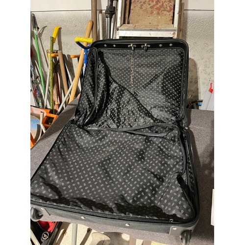 1491 - Carry case with wheels. Ideal for suits