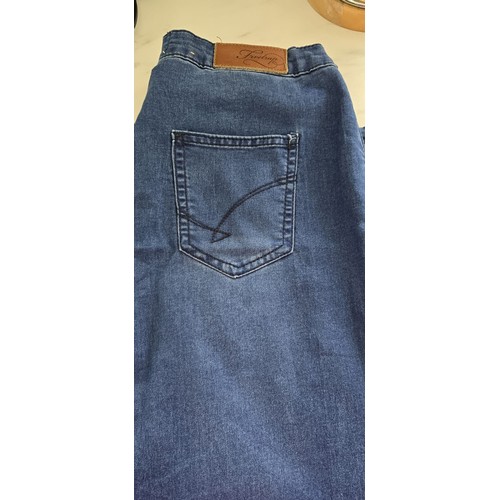 1492 - 4 pairs jeans.. like new.. size 14-16..