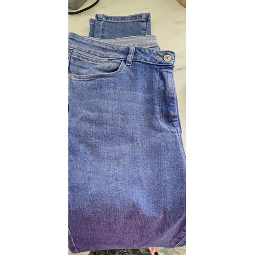 1492 - 4 pairs jeans.. like new.. size 14-16..