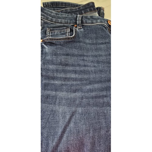 1492 - 4 pairs jeans.. like new.. size 14-16..