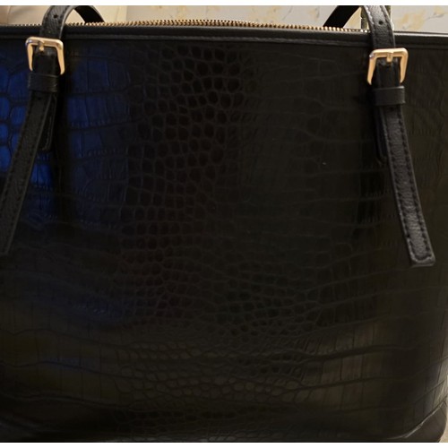 1493 - Large Black handbag.