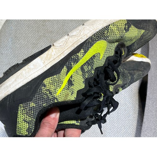 1523 - Yellow Nike Trainers UK Expierence 4. UK 9.5