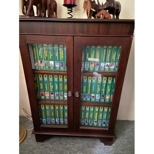 1836 - Good quality Rosewood glazed bookcase. With double doors and 2 shelves. Including a set of National ... 