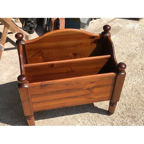 1857 - Pine magazine rack