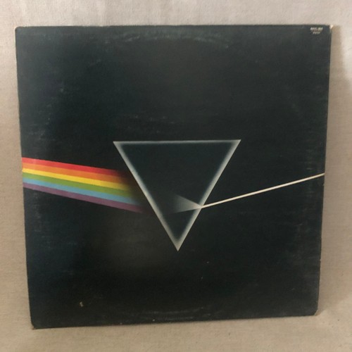 2221 - Pink Floyd - The Dark Side of the Moon. LP EMI Harvest SHVL 804 
This copy of the Pink Floyd's eight... 