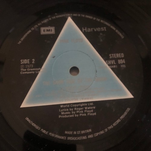 2221 - Pink Floyd - The Dark Side of the Moon. LP EMI Harvest SHVL 804 
This copy of the Pink Floyd's eight... 