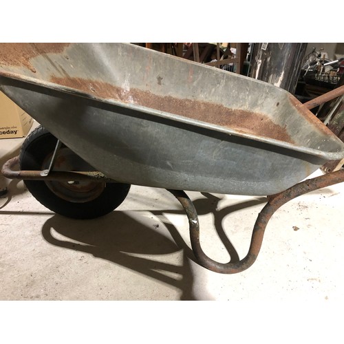 1826 - Metal wheel barrow