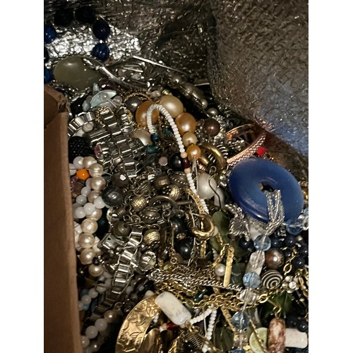 20 - Large bag of costume jewellery