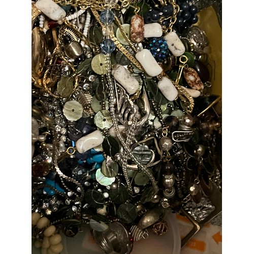 20 - Large bag of costume jewellery