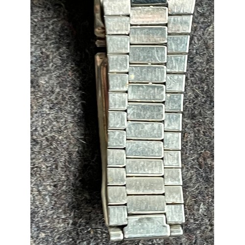 143 - Seiko quartz watch