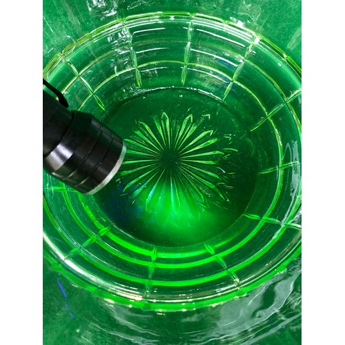 400 - Uranium glass fruit bowl.