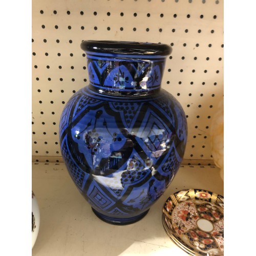 466 - Moroccan Berber ethnic ceramic vase in Safi pattern