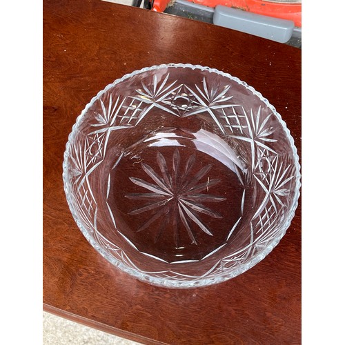 473 - Cut crystal glass fruit bowl