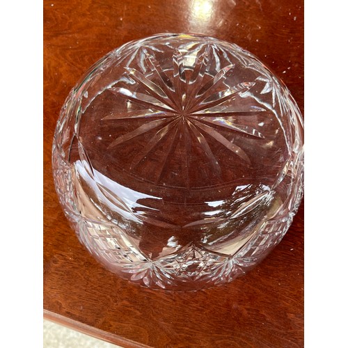 473 - Cut crystal glass fruit bowl