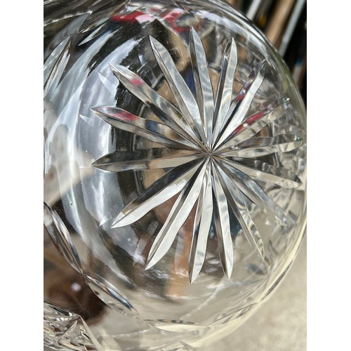 473 - Cut crystal glass fruit bowl