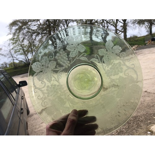 523 - Large green glass grape and tendril fruit bowl