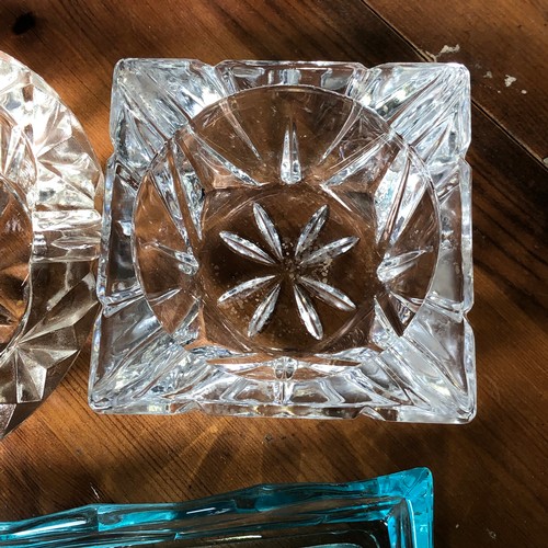 549 - Art deco pressed glass to include a blue dressing table set.