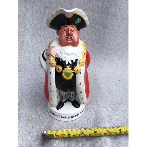 781 - Mayor Figurine. Behind every great man. Beswick Style. Not signed.