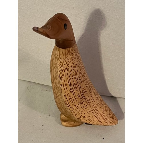 252 - Treen wooden duck