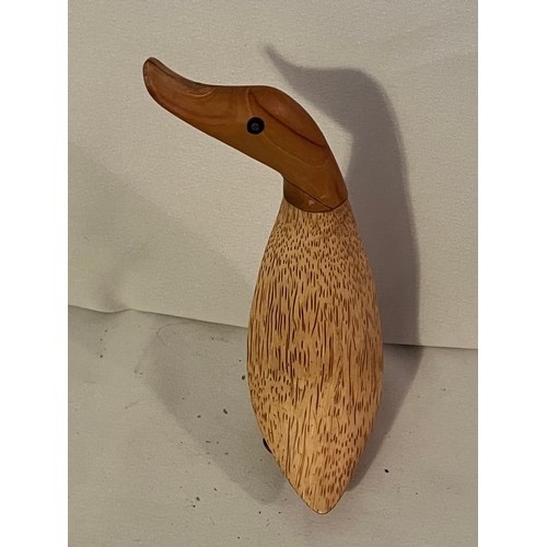 252 - Treen wooden duck