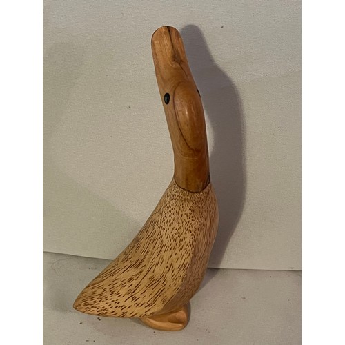 252 - Treen wooden duck