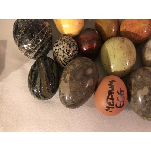 321 - A good collection of rock minera, glass and wooden eggs