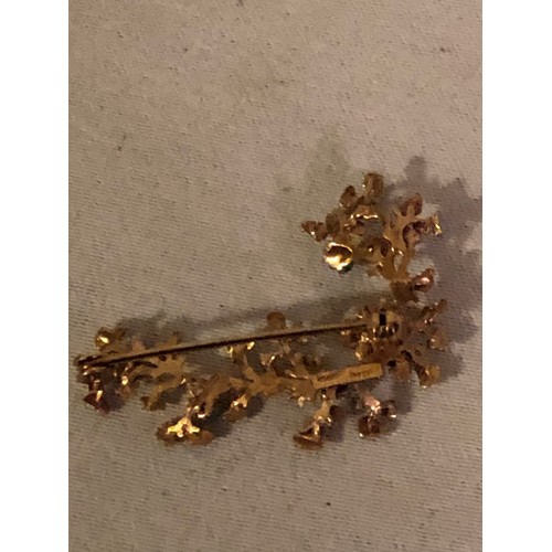 90 - 9ct Gold brooch