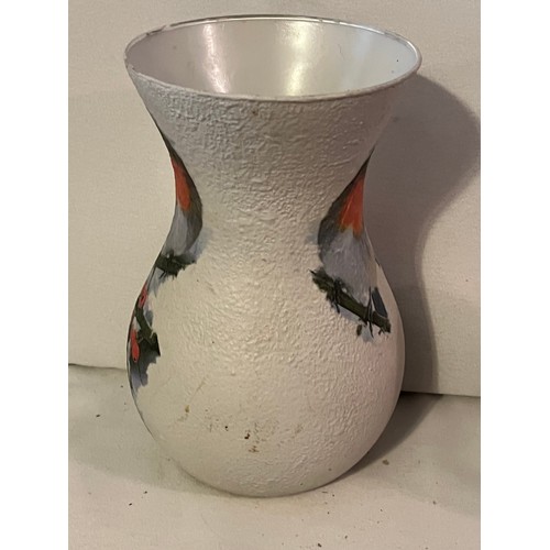 571 - Ceramic vase decorated with Robins