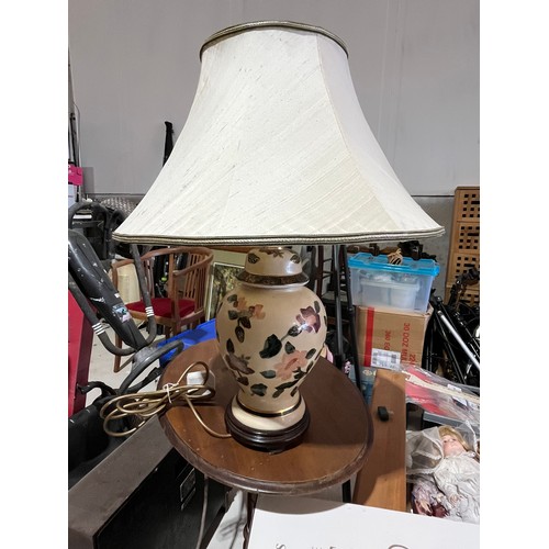 589 - Ginger jar lamp with shade