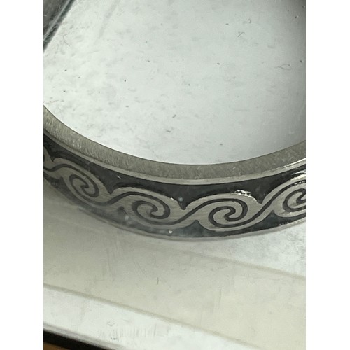 855 - Magentic bangle in box