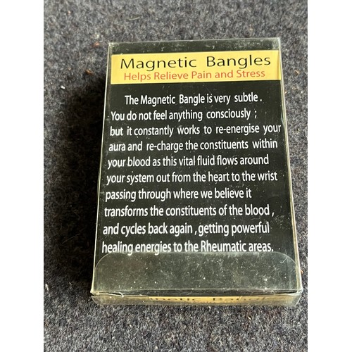 855 - Magentic bangle in box