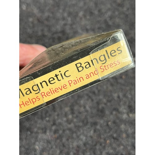 855 - Magentic bangle in box