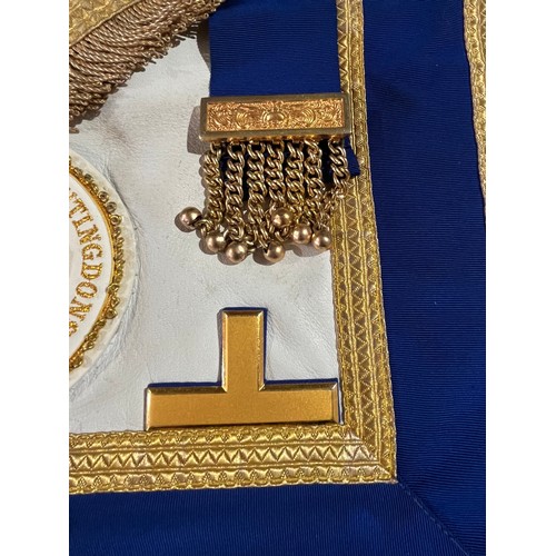 860 - Northhamptonshire & Huntingtonshire Masonic gold Masters apron and collar. The lambskin Master Mason... 