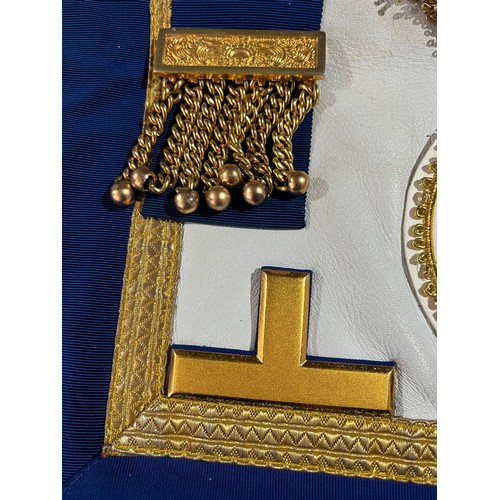 860 - Northhamptonshire & Huntingtonshire Masonic gold Masters apron and collar. The lambskin Master Mason... 