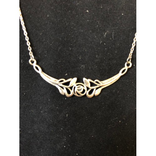 891 - .925 Silver necklace with .925 silver floral design pendant