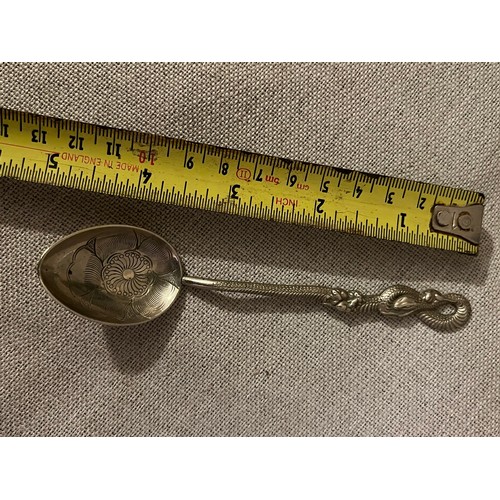 900 - Decorative Chinese silver spoon from Shanghai marked 84 with family sheild