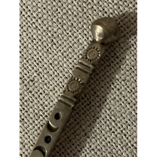 901 - Decorative oriental silver marked teaspoon