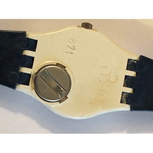 173 - 1988 Newport Swatch S721 671 Swiss Watch. Requires a battery.