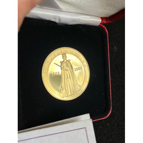 291 - The Queens golden Jubilee commemorative medal 1952 to 2002. With info and box of issue