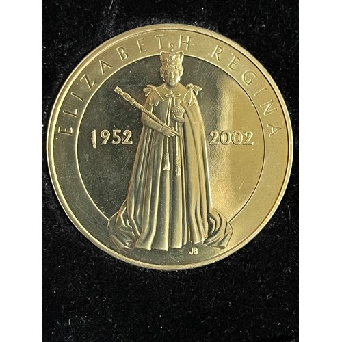 291 - The Queens golden Jubilee commemorative medal 1952 to 2002. With info and box of issue