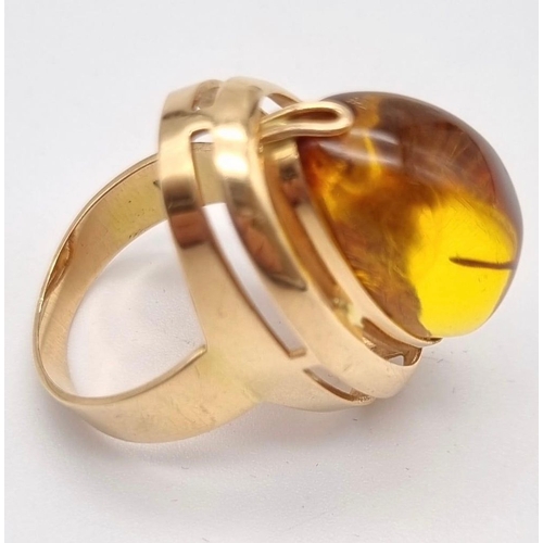 276 - A LARGE AMBER STONE SET IN RING HAND CRAFTED IN 14K ROSE GOLD. 7.2gms size M