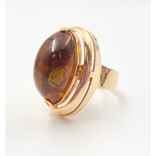 276 - A LARGE AMBER STONE SET IN RING HAND CRAFTED IN 14K ROSE GOLD. 7.2gms size M