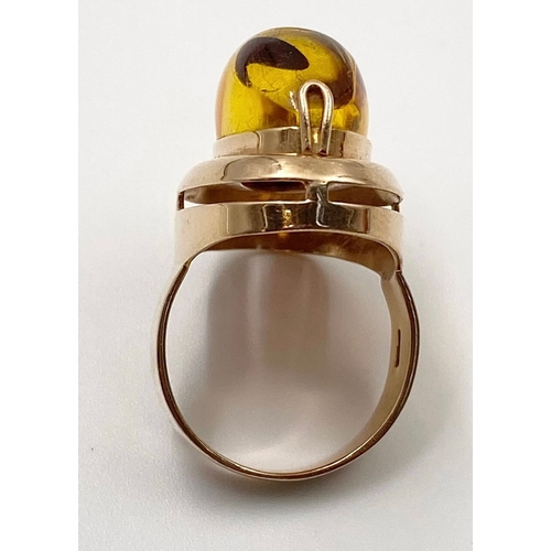 276 - A LARGE AMBER STONE SET IN RING HAND CRAFTED IN 14K ROSE GOLD. 7.2gms size M