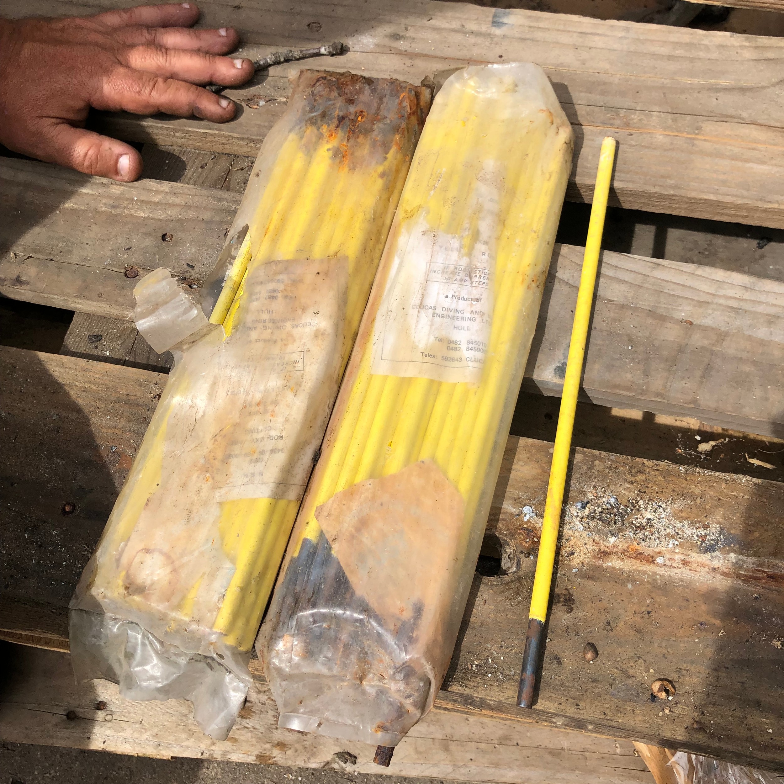 MOD - Quantity of kerry rods for under water metal cutting.
