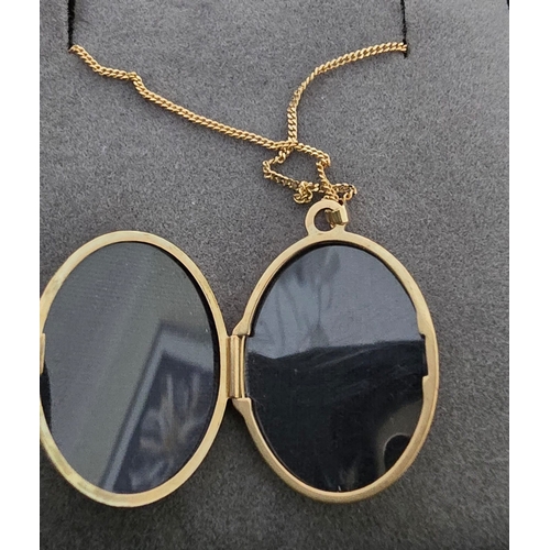 Beautiful Designed 9k Opening Locket 20