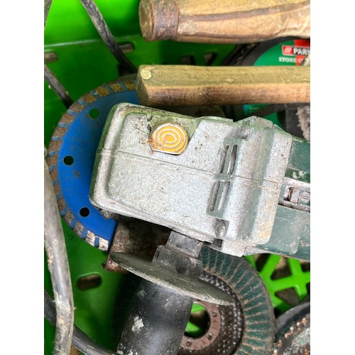 11 - Angle grinder with discs