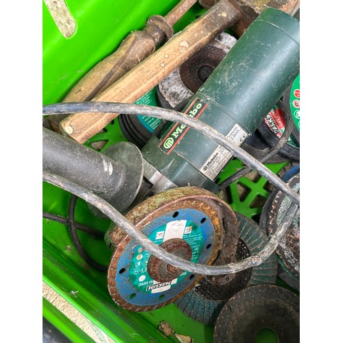 11 - Angle grinder with discs